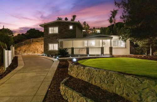 Entire Private Home with 4 Bedrooms 2 Bathrooms, 6 Beds, Hot Tub, King Bed, 6 Parking, Big Yard, Available Now - Foto 33