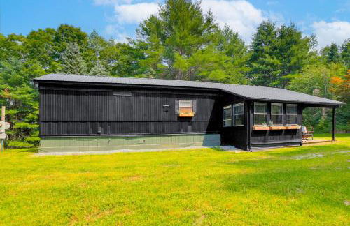 Peaceful Brookside Getaway about 10 Mi to Okemo Slopes! - Foto 24