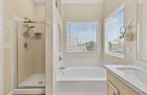 Sparkling Saltwater Pool - Spa - Firepit - WiFi - 4BR 3BA - Near Top Golf Courses - Foto 57