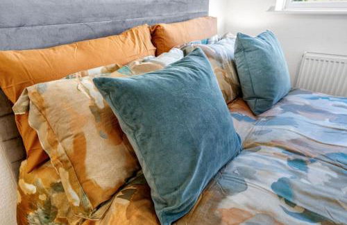 Minutes from the port of Dover, free WiFi, free offroad private parking and rated a guest favourite on Air b nb! - Foto 2