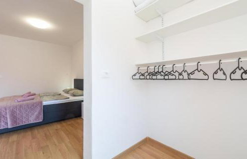 2 Bedroom Gorgeous Apartment In Umag - Foto 17