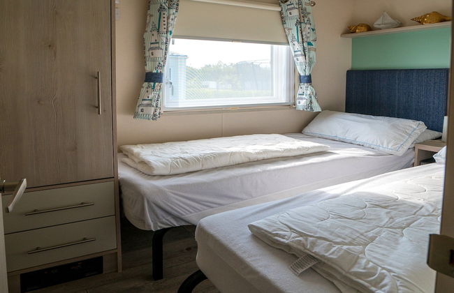 Chalet in Oostkapelle Near the Beach - Photo 3