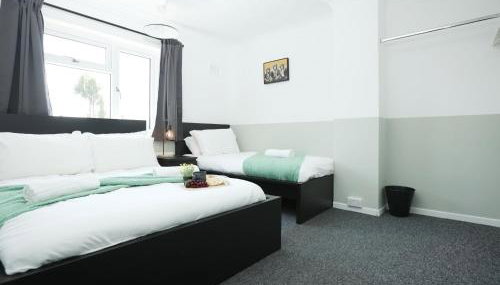 Homely ! Perfect for Contractors and Guests with Private off street parking - Foto 5, towels, storage, heating