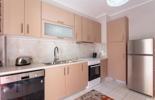 Comfortable 3-Bedroom Seaside Maisonette - Photo 13