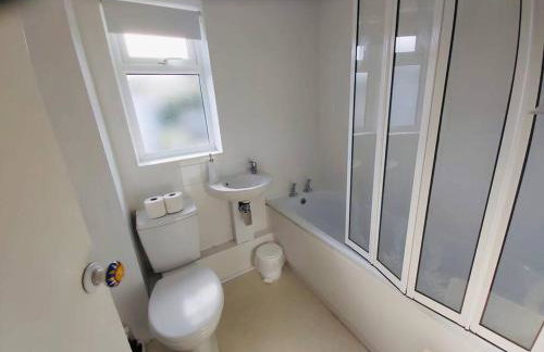 Light and bright 3 bedroom bungalow in Cornwall - Photo 11