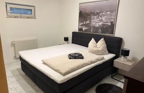 Ferienwohnung Happiness Schlafzimmer 2026 renoviert mit neuem Boxspringbett - Foto 2