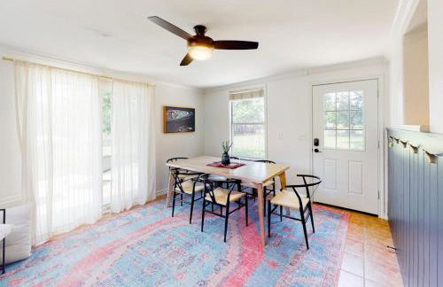 Dog-Friendly Waterfront Home with Dock, Grill, Water Views, Patio, Washer/Dryer - Photo 6