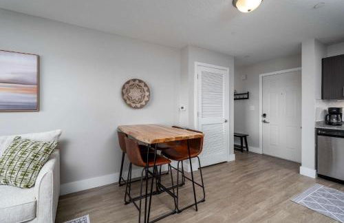 Fourth & River - Top-Floor condo with River Views - 3 King Suites - Foto 9