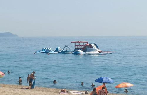 Bright Apartment with Two Balconies and a Seaside Pool - Foto 41