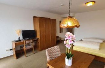 Doppelzimmer Heimatliebe mit schönem Balkon - Pension Hauber - Foto 8