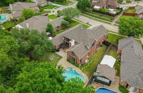 Captivating 6BR 3B Home with Pool & Fire Pit - Foto 34