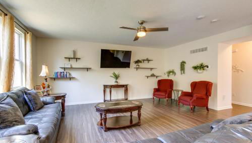 Private Backyard! Spacious Home 25 Mi to Columbus - Foto 4