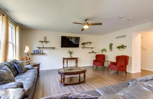 Private Backyard! Spacious Home 25 Mi to Columbus - Foto 4