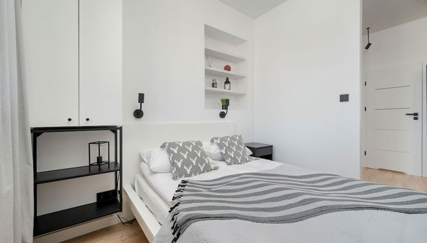 White Studio With Balcony by Renters - Foto 4, Habitación