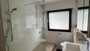 Timeless: Schönes 4 Zimmer Apartment EG - Foto 4, Shower