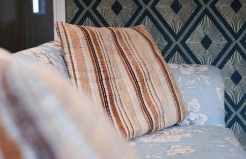 Air Maison - Large Family Home with Pool Table - Photo 25