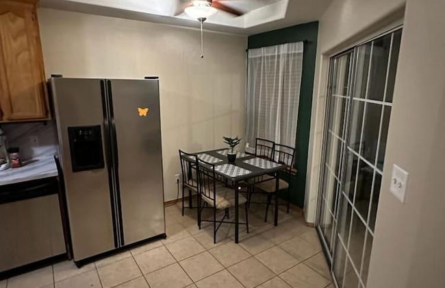 McAllen Majesty 4BR w Pool and Comfort - Foto 27
