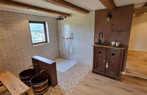 Haus am Berg mit Wellnessbereich, Bar und Panorama - Foto 4