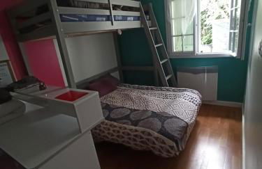 Charmante maison avec piscine chauffée, salle de cinéma et bar - Foto 30