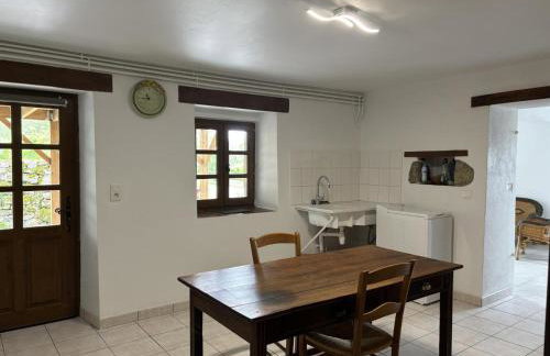 Maison de charme avec SPA en montagne Bourbonnaise - Photo 4
