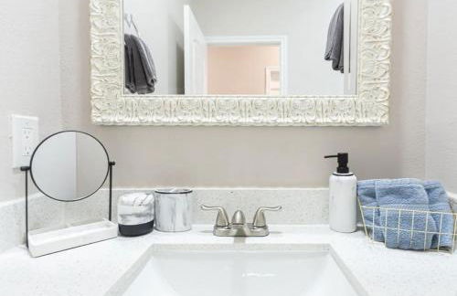 3BR 2 & half Bath Townhouse Modern Spacious Retreat Near Lake Conroe! - Foto 11