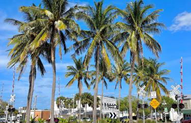 Sunny - Pool - Close to Beach - Fishing - Boat Ramp - Photo 1