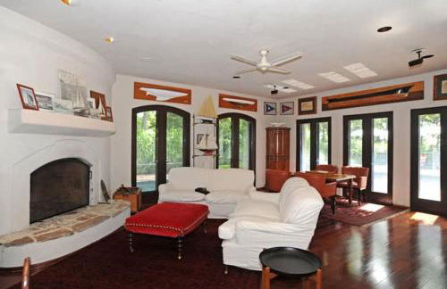 Bluffside Cove by Rove Travel - Villa with Pool & Sauna - Foto 9