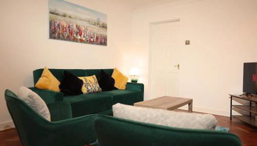 Hollybush Place By N And N Stays Ltd, Perfect for Contractors and Workers, Large Private Driveway for Work vans And Vehicles, Great Location and Fast Wifi - Foto 5