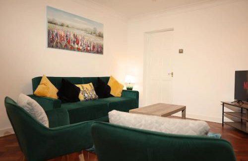 Hollybush Place By N And N Stays Ltd, Perfect for Contractors and Workers, Large Private Driveway for Work vans And Vehicles, Great Location and Fast Wifi - Foto 5