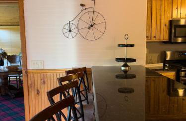 The Carriage House Walk to River Lake In Town - Foto 43