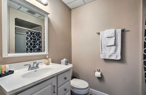 Luxe Lake House with Pool and Dock on Deep Water Cove! - Foto 27