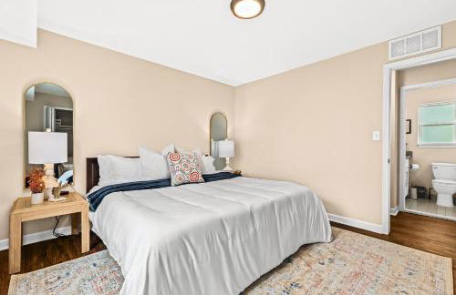 New! Cozy Upper 1BR Flat near Downtown Roseville - Foto 11