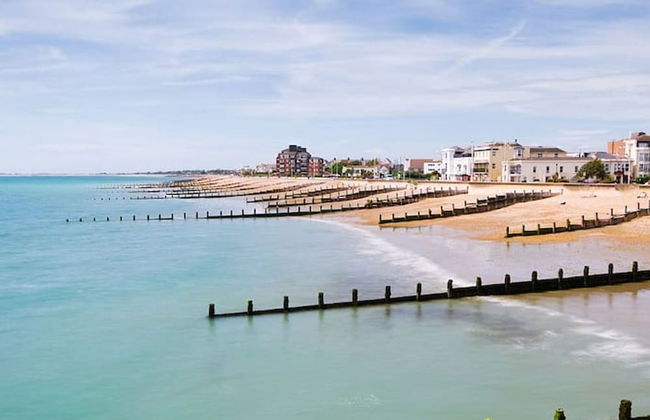 Panoramic sea Views in Beachfront apt w Balcony - Foto 19