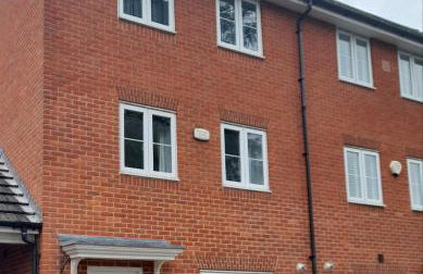 Spacious 4-Bedroom House in Aylesbury Ideal for Contractors Professionals or Larger Families - Foto 3