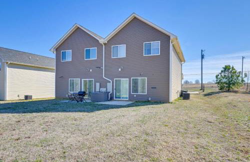 Stay and Play Spacious Concord Townhome Near Uptown - Foto 3