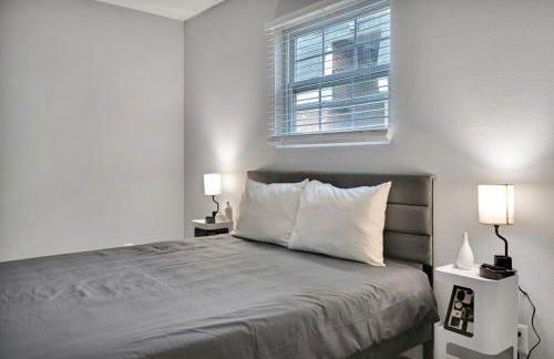 Black And White 1 BR by Ryan Korban - Foto 5