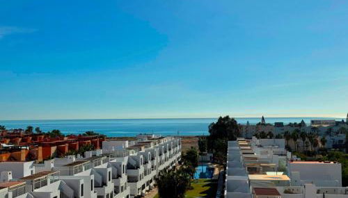 Ático con vistas al mar y piscina privada - Foto 2