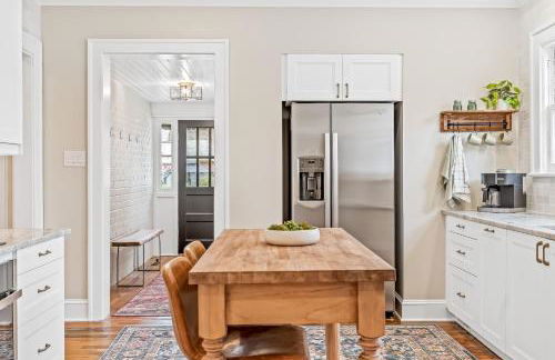 Luxurious Retreat in Historic Downtown Burlington Downstairs Only - Foto 39