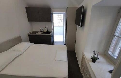 The center of Split, renovated stone house - Photo 12