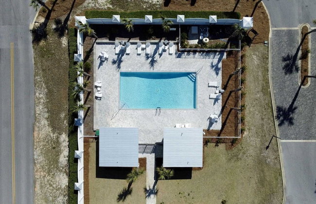 Nacho Beach House by Avantstay Inlet Beach Sleeps 10 + Pool - Photo 45