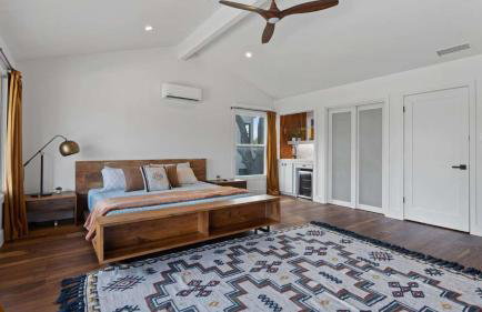 Luxurious Modern Retreat with Private Pool & Patio - Foto 22