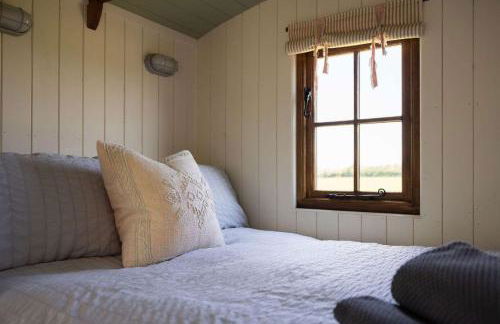 Harbour Ranch Hut - Rustic Countryside Escape - Photo 12