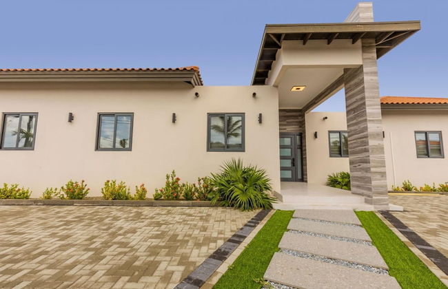 NEW 6BR Villa w Pool Across Street Palmbeach - Foto 2