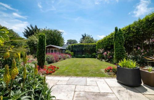 Stunning 5-bed 3-bath house close to the sea! - Foto 52