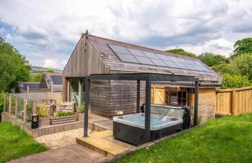 Rosemary Lodge 2BR with Hot Tub near Black Mountain - Foto 1