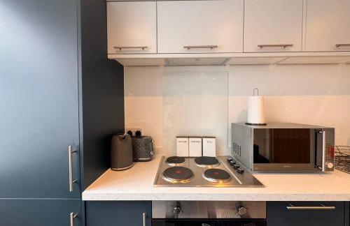 Central 2 Bedroom Apartment with Free Parking Sleeps 8 & Walk to City Centre & Arena - Foto 42