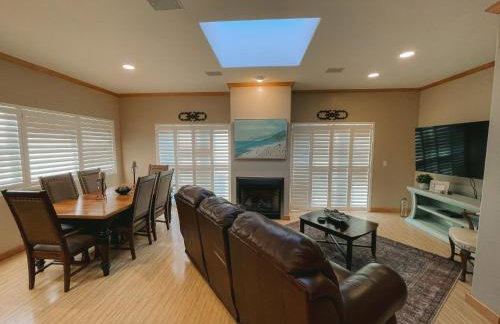 2 min walk to beach! Large Home! Rooftop Deck! - Foto 6