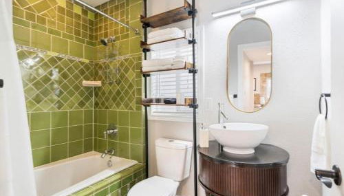 The Auric Door Inn on N Mississippi - Photo 5