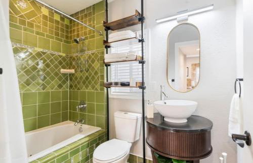 The Auric Door Inn on N Mississippi - Photo 5