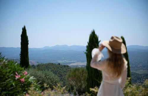 Villa La Genestière - Familienoase und Golfertraum mit Infinity-Pool und 180-Grad-Panoramablick bis zum Meer - Foto 33